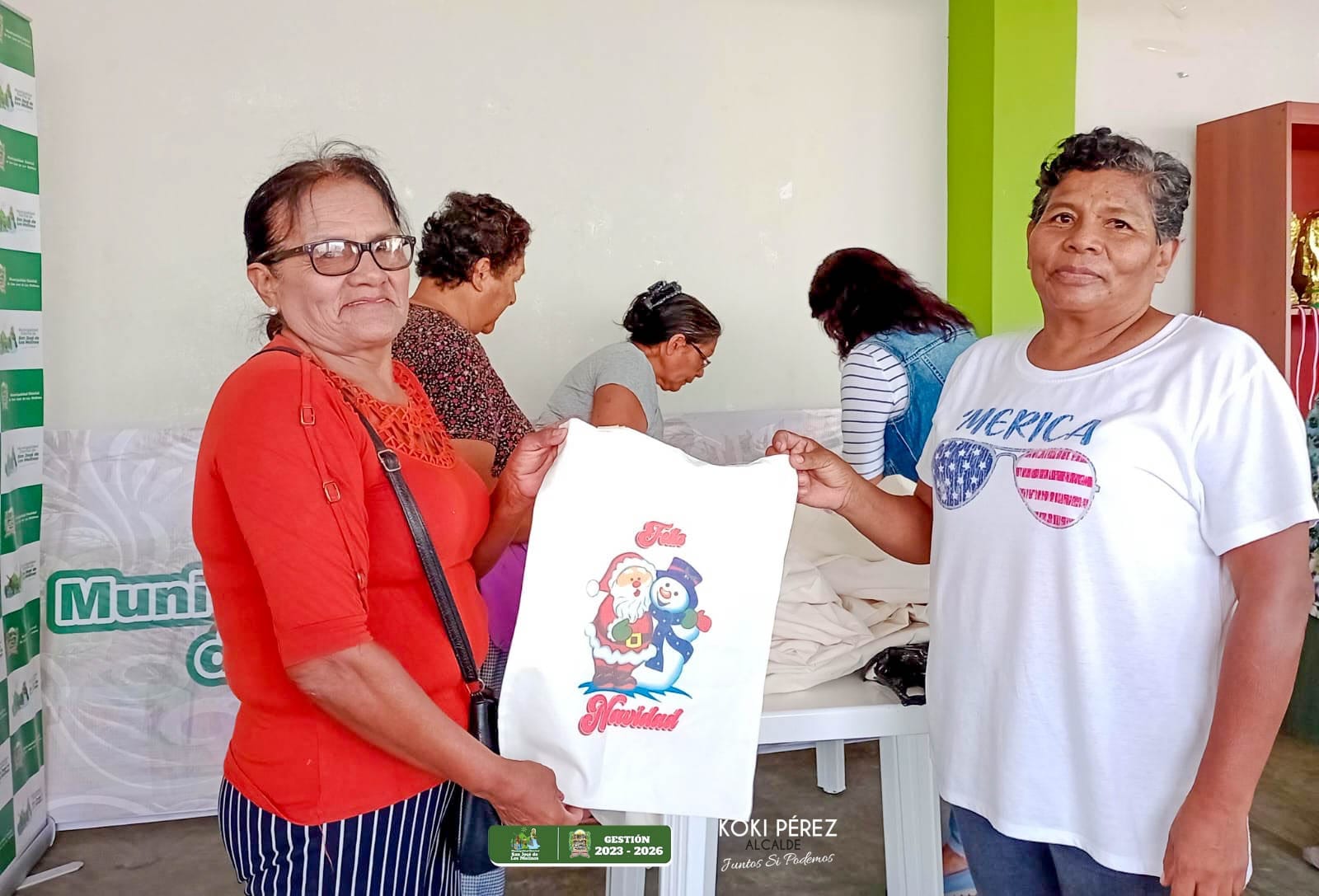 Cada martes, el Centro Integral de Atención al Adulto Mayor, alojado en las instalaciones municipales, se convierte en un escenario vibrante de creatividad y cuidado. 