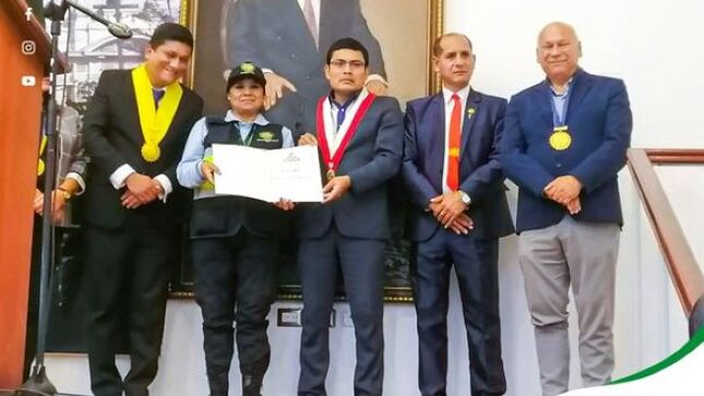 Reconocimiento a Nuestra Supervisora Araceli Victoria Gutiérrez Gaspar en el Congreso de la República por Honorable Trabajo