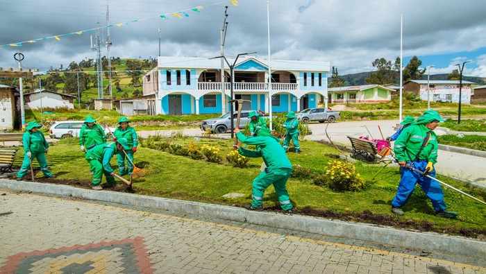 MUNICIPALIDAD DISTRITAL DE SAN JERÓNIMO REALIZA MANTENIMIENTO DE ÁREAS VERDES Y ESPACIOS PÚBLICOS.