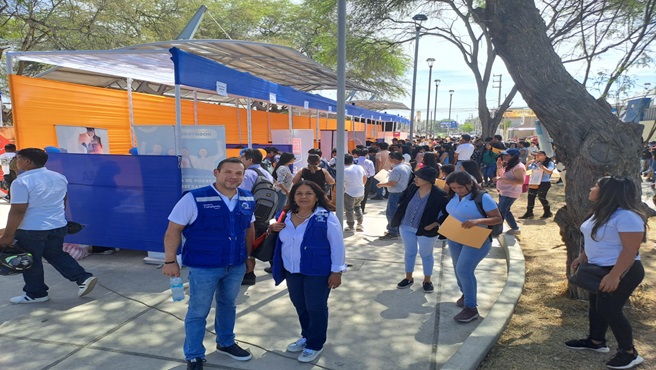 DRTPE Piura en coordinación con la Municipalidad Veintiséis de Octubre llevo con éxito la Feria Laboral 2024: "Conecta con tu Futuro", donde participaron distintas empresas.