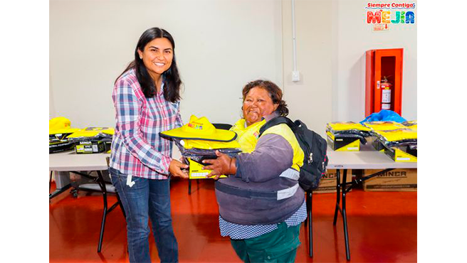 Alcaldesa realizó entrega de uniformes a personal de Servicios a la Ciudad y Medio Ambiente