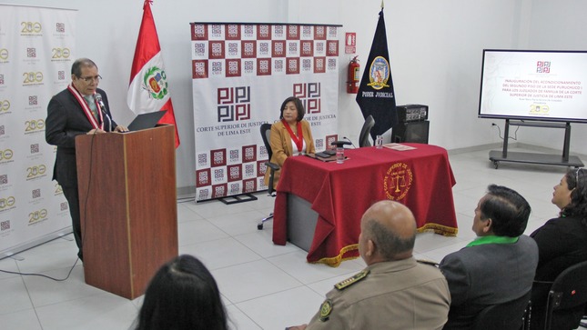 En el marco de la política de gestión para fortalecer el acceso de justicia a los más vulnerables, el titular del Poder Judicial, Javier Arévalo, inauguró las obras de acondicionamiento donde funcionarán dos juzgados de familia en el segundo piso de la sede Puruchuco I de la Corte Superior de Justicia de Lima Este, en el distrito de Ate.