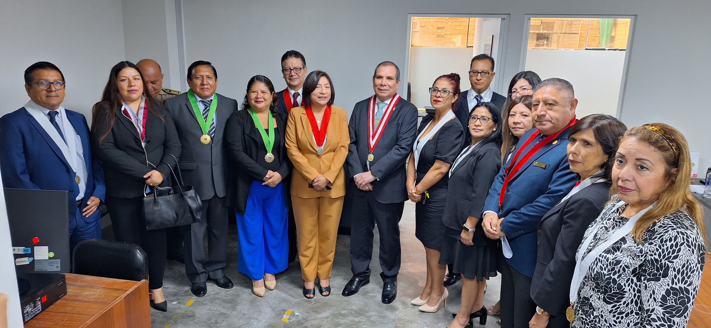 En el marco de la política de gestión para fortalecer el acceso de justicia a los más vulnerables, el titular del Poder Judicial, Javier Arévalo, inauguró las obras de acondicionamiento donde funcionarán dos juzgados de familia en el segundo piso de la sede Puruchuco I de la Corte Superior de Justicia de Lima Este, en el distrito de Ate.