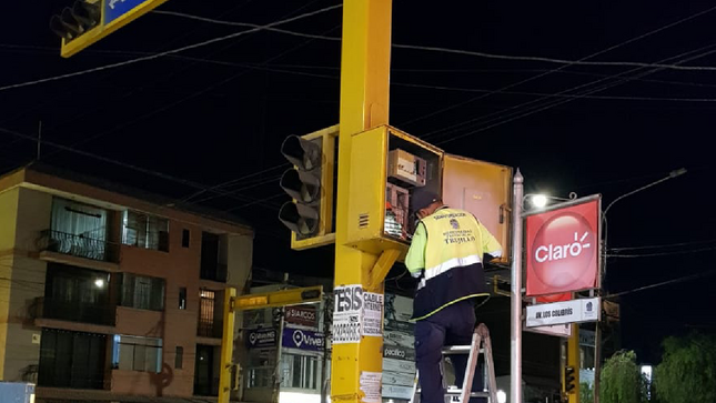 Semáforos vuelven a quedar operativos en la ciudad