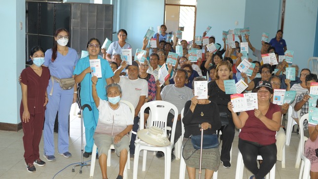 El gobierno municipal que lidera Reedy Bancayan Palomino a través de la gerencia de Desarrollo Social y el Centro Integral de Atención al Adulto Mayor CIAM realizó en el Salón de Usos Múltiples del AH. Primavera, el taller dirigido a nuestros adultos mayores denominado "Estilos de Vida Saludable" siendo conducido por la Dra. Valeria Santander y la Obstetra Lisbeth Anicama de ESSALUD siendo el objetivo de este taller de informar acerca de los hábitos alimenticios que se deben tener las personas con hipertensión y diabetes, siendo recomendable la ingesta de líquidos, de carbohidratos, y proteínas para poder sobrellevar este tipo de enfermedades.  
La dinámica realizada por la subgerente de Programas Sociales y Alimentarios Lic. Kendra Juárez Regalado, fue una dinámica de motivación, consistió en realizar actividades y juegos sencillos con la intención de captar la atención y motivación en los adultos mayores.