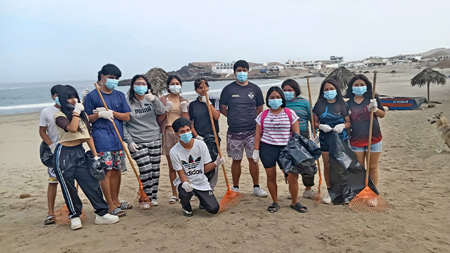 Municipalidad realiza Campaña de Limpieza denominada "Manos a la Arena" en playa Tuquillo.
