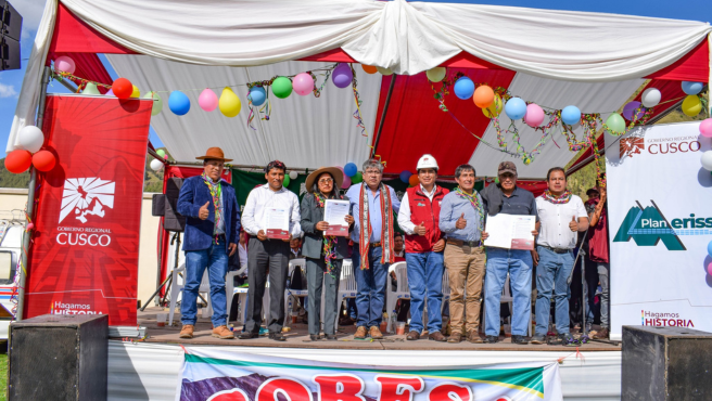 Consejeros regionales por la provincia de Anta Stif, Loaiza Uscamayta y Felipe Herza Rojas en el marco de sus funciones de fiscalización presentes en entrega de Liquidación Técnica Financiera de la obra Irrigación Sambor