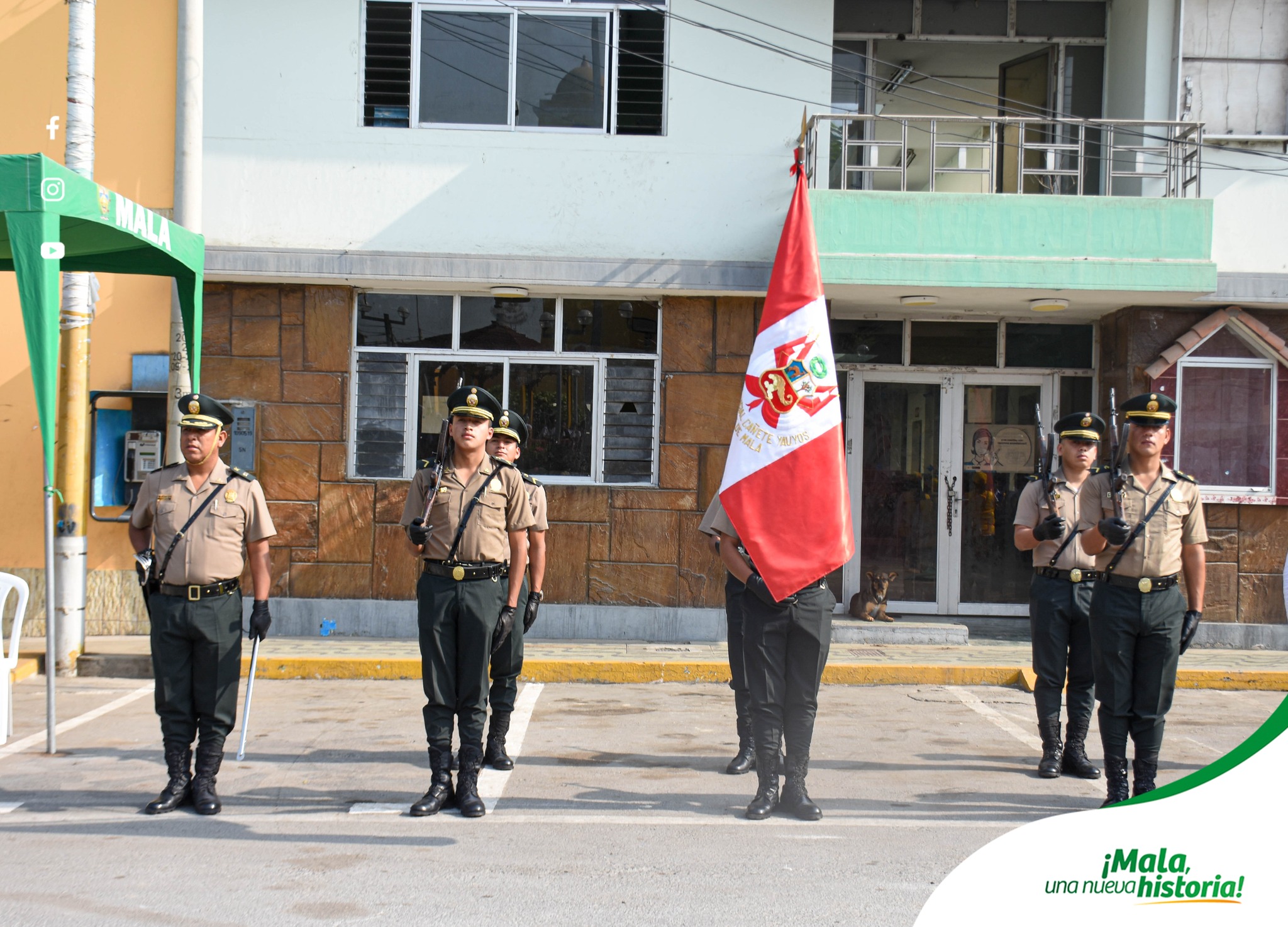 Izamiento Dominical en la Plaza de Armas de Mala 