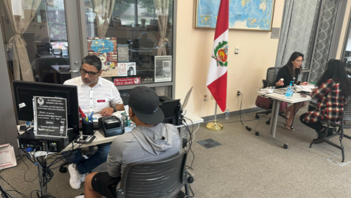 Consulado General del Perú en Dallas atiende a compatriotas en Fayetteville