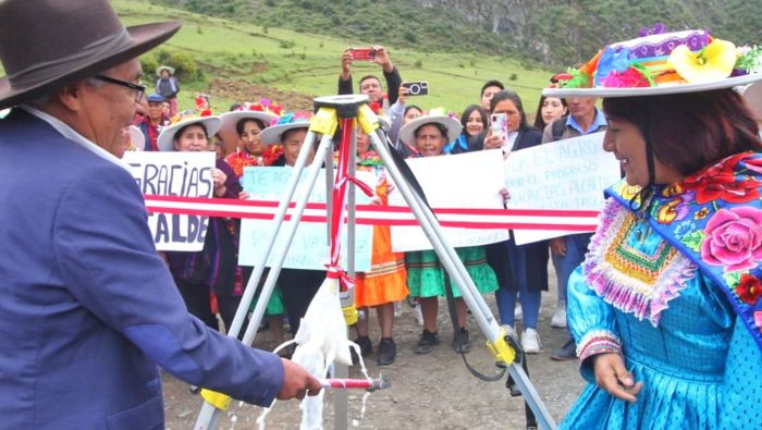 Integramos los pueblos e impulsamos la agricultura con el mejoramiento de 5 Km de vía en Pachangara - Oyón