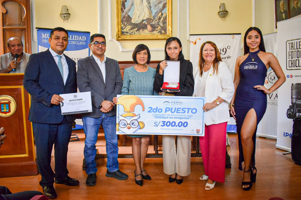 alcaldesa premia a segundo lugar