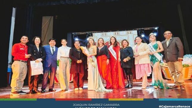 En el marco del Florecer en Cajamarca, el Centro de Convenciones "César Alipio Paredes Canto" fue  escenario donde 12 jóvenes señoritas compitieron por el título de la representante de la primavera andina 👑. 
La representante de la I.E. Joyas Para Cristo, Mayleth Alessia Alarcón Hoyos, es quien se alzó con el ansiado título de "Flor de Mayo" y quien ahora representa esa juventud y frescor de esta primavera andina que estamos por recibir 🍃