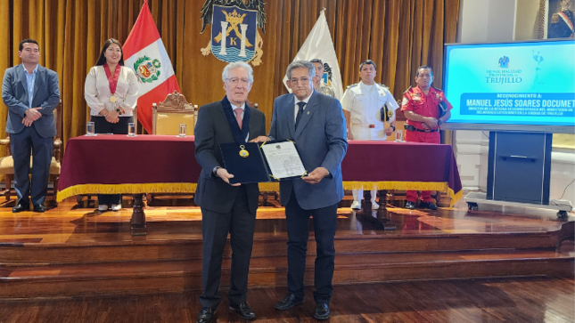 Municipalidad Provincial de Trujillo reconoce destacada labor en la región del director de Cancillería Trujillo