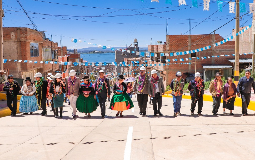 En medio de gran algarabía se inauguró el Jr. Pichacani que comprende los barrios Alto Santa Rosa y Santa Cruz