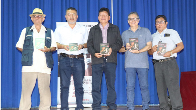 Municipalidad realizó la presentación del libro "La Chama" del escritor Huarmeyano Teófilo Cahuide.