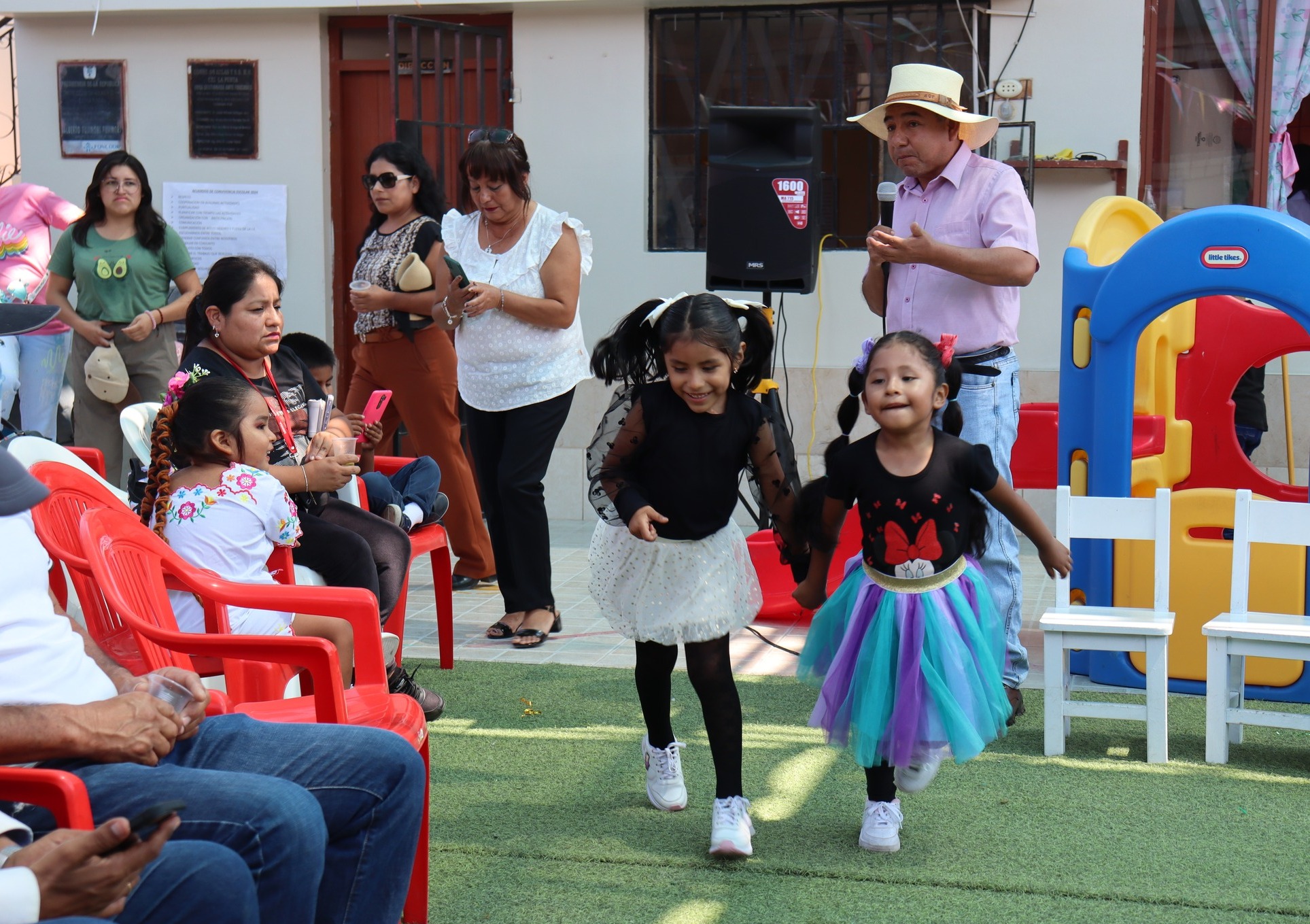 Entrega de una cocina a gas de 4 hornillas a la institución educativa del distrito de La Punta