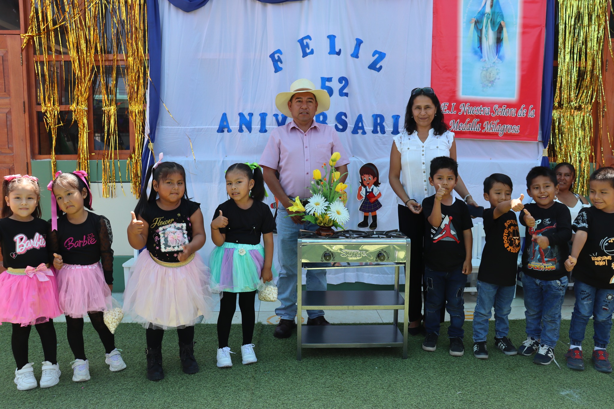 Entrega de una cocina a gas de 4 hornillas a la institución educativa del distrito de La Punta