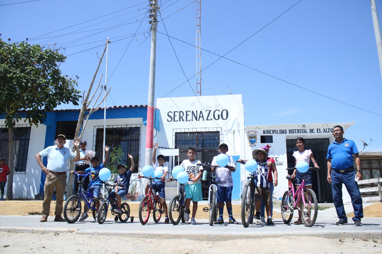 Niños Alteños Participaron En Bicicleteada Y Se Llevaron Kits De Útiles Escolares Al Celebrarse El Día Del Sereno Municipal