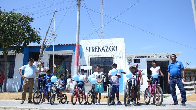 Niños Alteños Participaron En Bicicleteada Y Se Llevaron Kits De Útiles Escolares Al Celebrarse El Día Del Sereno Municipal 