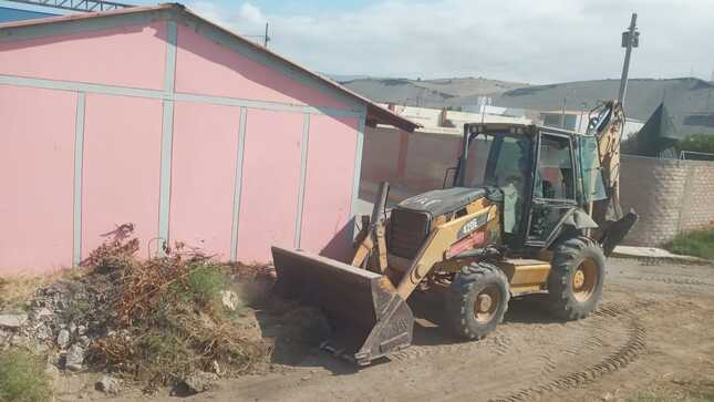 🚜Continuamos realizando trabajos de limpieza de vías 