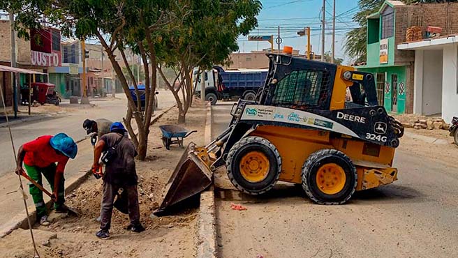 Municipalidad provincial de Paita continúa los trabajos de mantenimiento de las áreas verdes