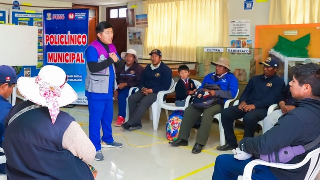 Lancheros de Puno fortalecen sus capacidades emocionales y autocuidado a traves del programa Bahia del Lago