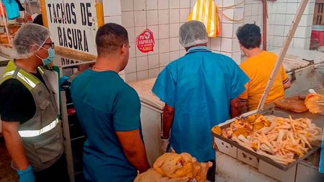 Se capacita a comerciantes en temas de salubridad para que brinden un mejor servicio a la población paiteña