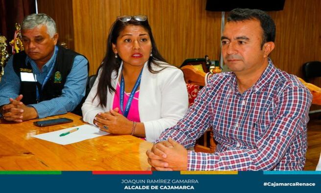 Con el fin de combatir la informalidad en el transporte público y reducir la incidencia de actos delictivos en nuestra ciudad, los regidores Eduardo Quiroz, Jorge Rojas, Segundo Castañeda y Eugenio Cruzado, junto con la gerenta de Transporte y Seguridad Vial y Serenazgo, sostuvieron una importante reunión de coordinación con la Policía Nacional del Perú, para establecer estrategias conjuntas como un patrullaje integrado, operativos de control y más acciones que generen la reducción en el transporte informal y la inseguridad en nuestra ciudad.