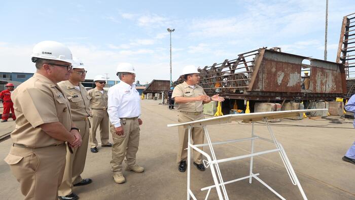 Ministro de Defensa supervisa avance de la construcción de dos patrulleras marítimas en SIMA Chimbote