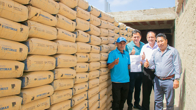 Ceremonia de entrega de 5 MIL bolsas de Cementos para el mantenimiento de la infraestructura hidráulica en el límite hidrográfico Huarmey 