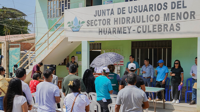 Ceremonia de entrega de 5 MIL bolsas de Cementos para el mantenimiento de la infraestructura hidráulica en el límite hidrográfico Huarmey 