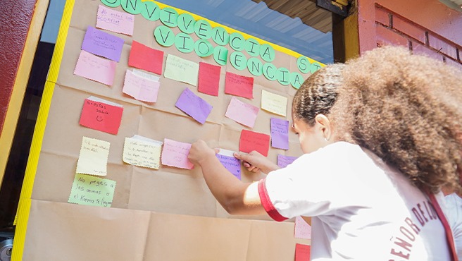 Padres de familia deben dedicar una hora de escucha activa a sus hijos en edad escolar