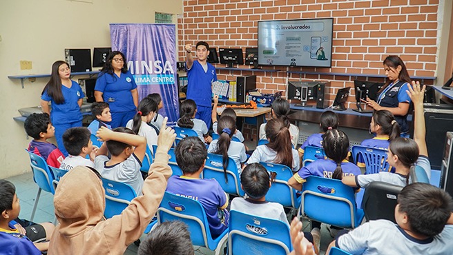 Padres de familia deben dedicar una hora de escucha activa a sus hijos en edad escolar