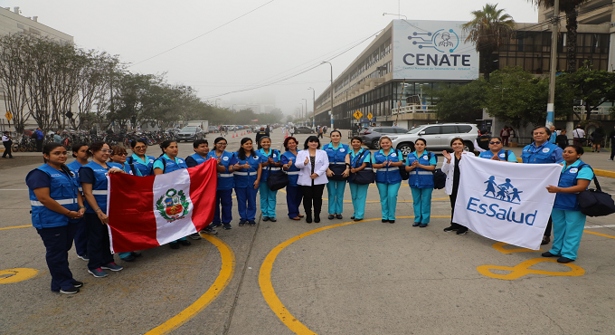 Titular de EsSalud envía profesionales de la salud para desembalsar atenciones en Iquitos