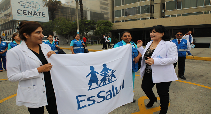 Titular de EsSalud envía profesionales de la salud para desembalsar atenciones en Iquitos
