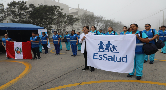 Titular de EsSalud envía profesionales de la salud para desembalsar atenciones en Iquitos