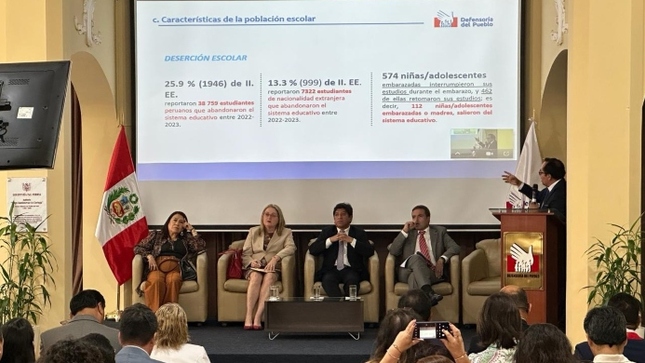 efensoría del Pueblo advirtió con preocupación que más de 46 000 estudiantes abandonaron el sistema educativo entre los años 2022 – 2023. Asimismo, que más de 35 000 estudiantes de los colegios supervisados se encuentran actualmente diagnosticados con anemia y más de 18 000 estudiantes, tanto nacionales como extranjeros, no cuentan con documento de identidad.