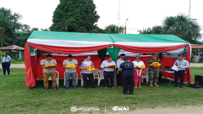 Municipalidad de Megantoni realizรณ ceremonia protocolar de izamiento del pabellรณn nacional y desfile cรญvico.