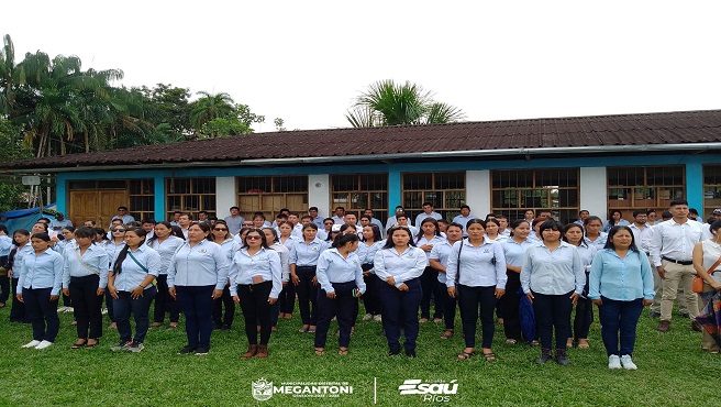 Municipalidad de Megantoni realizรณ ceremonia protocolar de izamiento del pabellรณn nacional y desfile cรญvico.