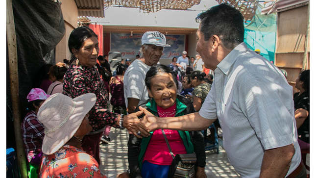 Alcalde sostiene dialogo con Comerciantes de la calle Pativilca.