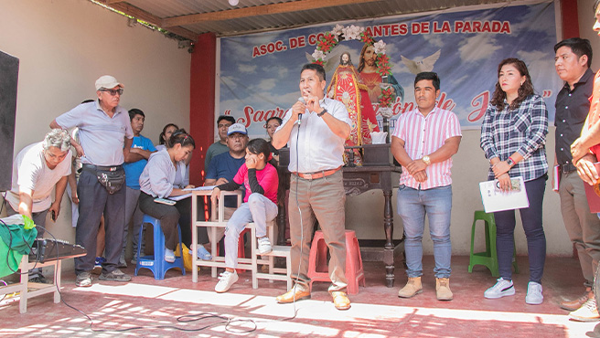 Alcalde sostiene dialogo con Comerciantes de la calle Pativilca.