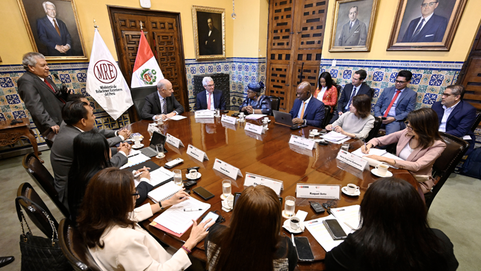 Reunión entre el canciller González-Olaechea, la directora general de la OMC y ministros de Estado