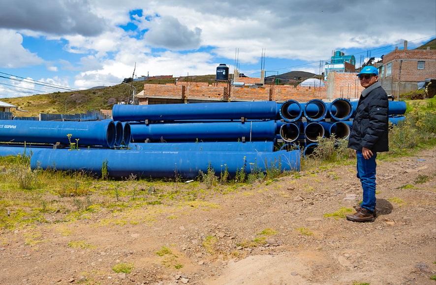 Se verifica el estado situacional de obra paralizada de mejoramiento de abastecimiento de agua potable en la zona norte