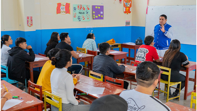 Con éxito se llevo a cabo el Examen de Admisión por las 20 Becas para que los jóvenes Huarmeyanos estudien en SENATI - Chimbote.
