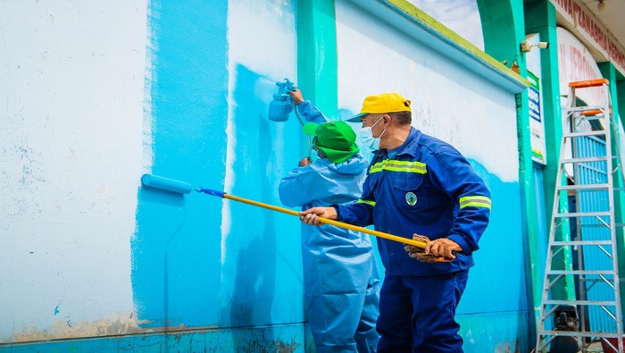 MUNICIPALIDAD DE SAN JERÓNIMO REALIZA TRABAJOS DE MANTENIMIENTO Y PINTADO DE MUROS DEL ESTADIO MUNICIPAL ZANABRIA HERMOSA.
