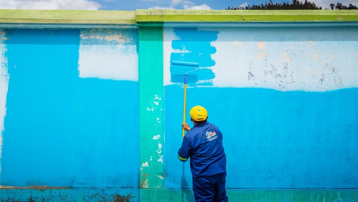 MUNICIPALIDAD DE SAN JERÓNIMO REALIZA TRABAJOS DE MANTENIMIENTO Y PINTADO DE MUROS DEL ESTADIO MUNICIPAL ZANABRIA HERMOSA.