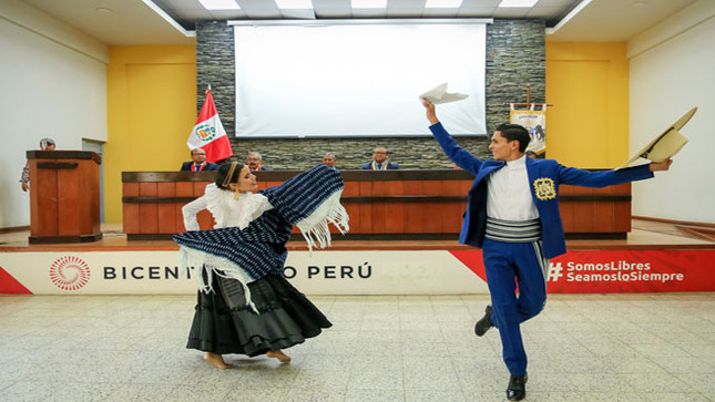 Se realizó la Sesión Solemne en el marco del Bicentenario de la UNT.