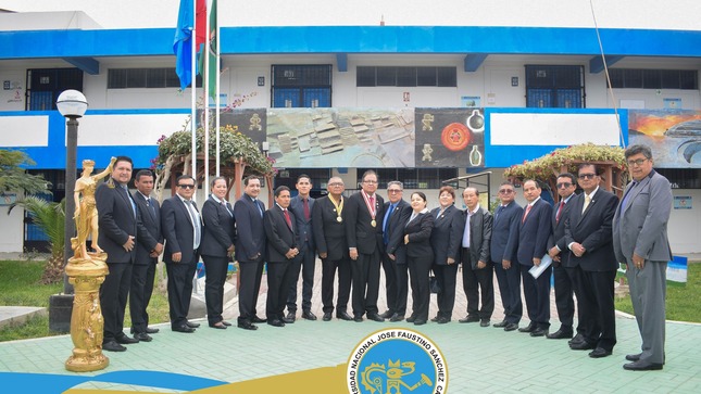 Con diversas actividades académicas y de confraternidad, la Facultad de Derecho y Ciencias Políticas de la UNJFSC, celebra su vigésimo octavo aniversario institucional. 