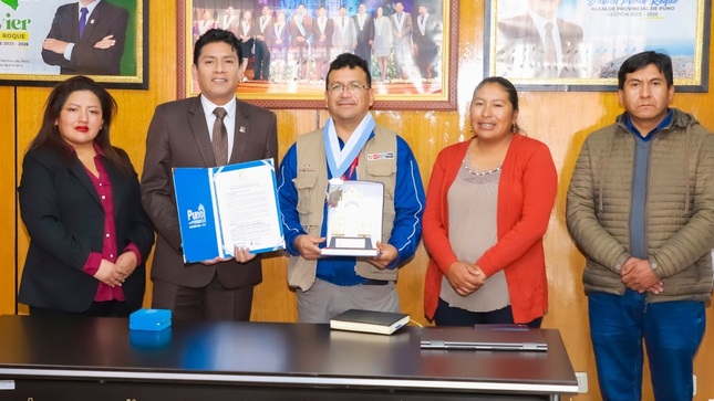 Municipalidad de Puno reconoce el trabajo y contribución al desarrollo turístico de la región