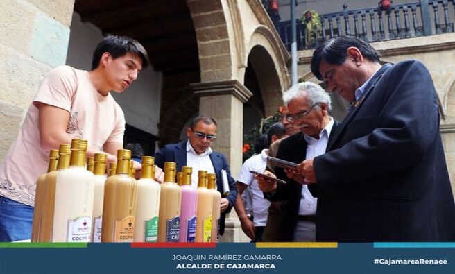 📌En un esfuerzo conjunto por fortalecer el tejido empresarial local, la Municipalidad Provincial de Cajamarca ha anunciado el inicio de la Semana de las Micro y Pequeñas Empresas (Mypes) con una serie de conferencias y eventos destinados a brindar herramientas y oportunidades a los pequeños emprendedores de la región.
✅Entre las actividades destacadas se encuentran diversas conferencias y charlas dirigidas a brindar información actualizada, consejos prácticos y orientación sobre temas clave para el éxito empresarial en el contexto actual. 
🤝Además, como parte de esta iniciativa, se ha organizado una feria que se desarrollará los días 17, 18 y 19 de mayo en el Pasaje de la Cultura, donde los emprendedores locales tendrán la oportunidad de exhibir sus productos y servicios, establecer redes de contacto y acceder a potenciales clientes.
La Semana de las Mypes en Cajamarca busca promover la creatividad, el talento y la innovación de los pequeños negocios locales, incentivando así el desarrollo económico y social de la región. Se invita a todos los interesados a participar activamente en estas actividades que contribuyen al crecimiento y consolidación del sector empresarial de Cajamarca.